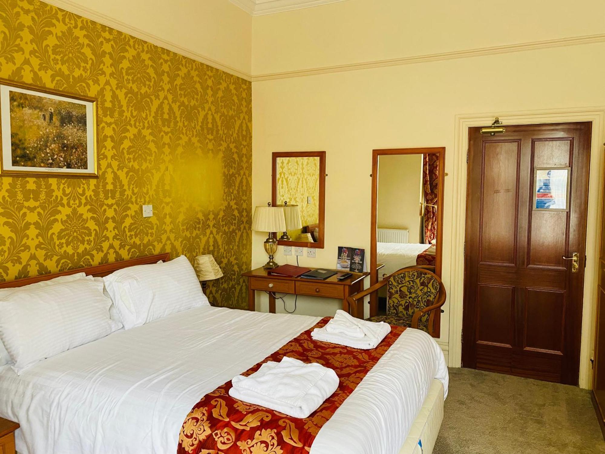 Farnley Tower Guesthouse Дърам Стая снимка